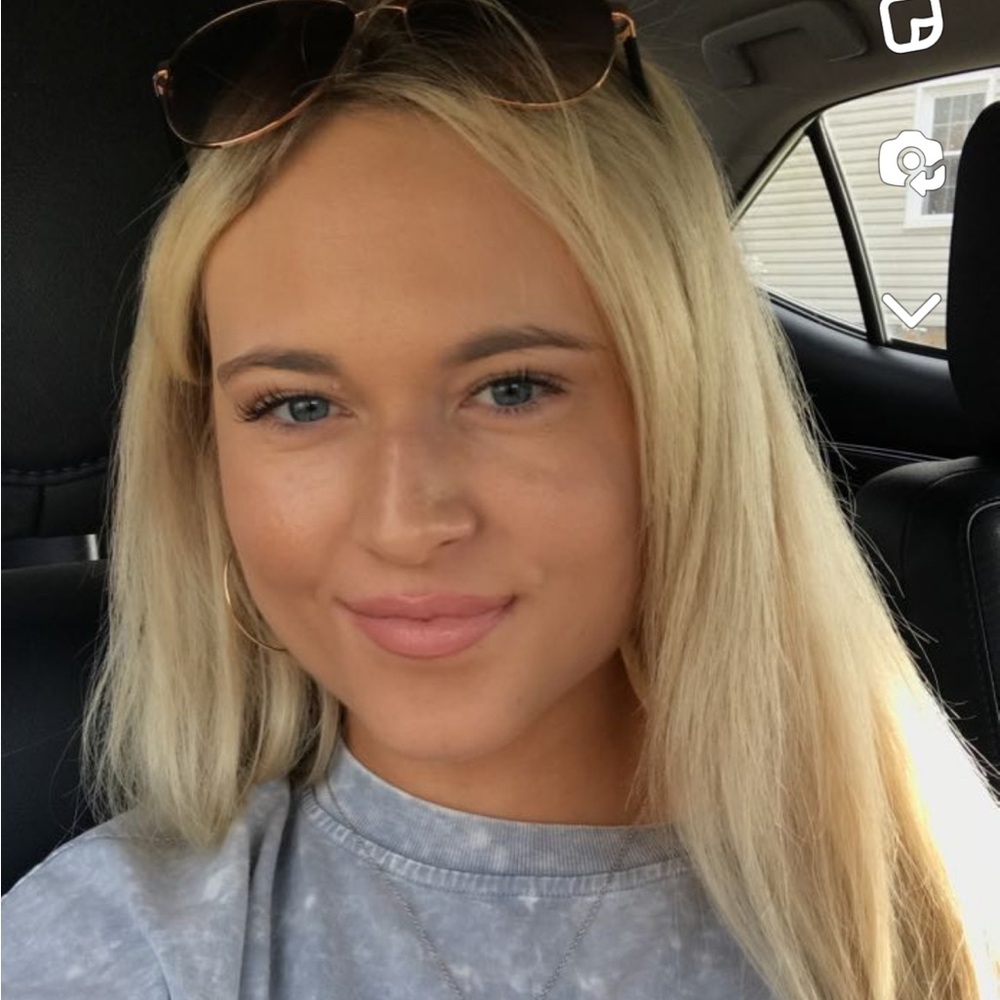 Meet your Posher, Emily